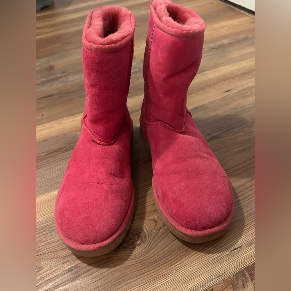 Pink uggs